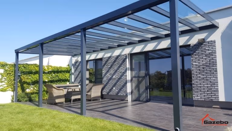 Top pergola egy elkészült budapesti terasz fölött