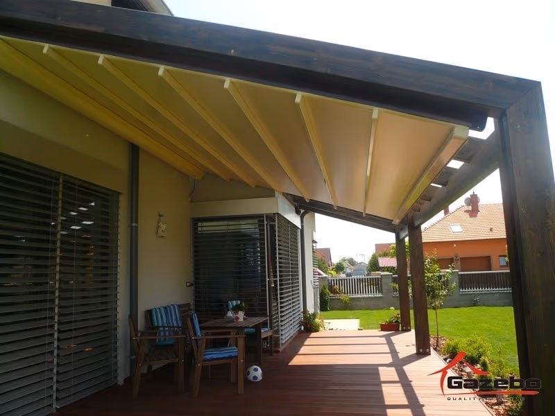 Rio Grande fa pergola, amely védelmet nyújt az eső ellen egy terasz felett