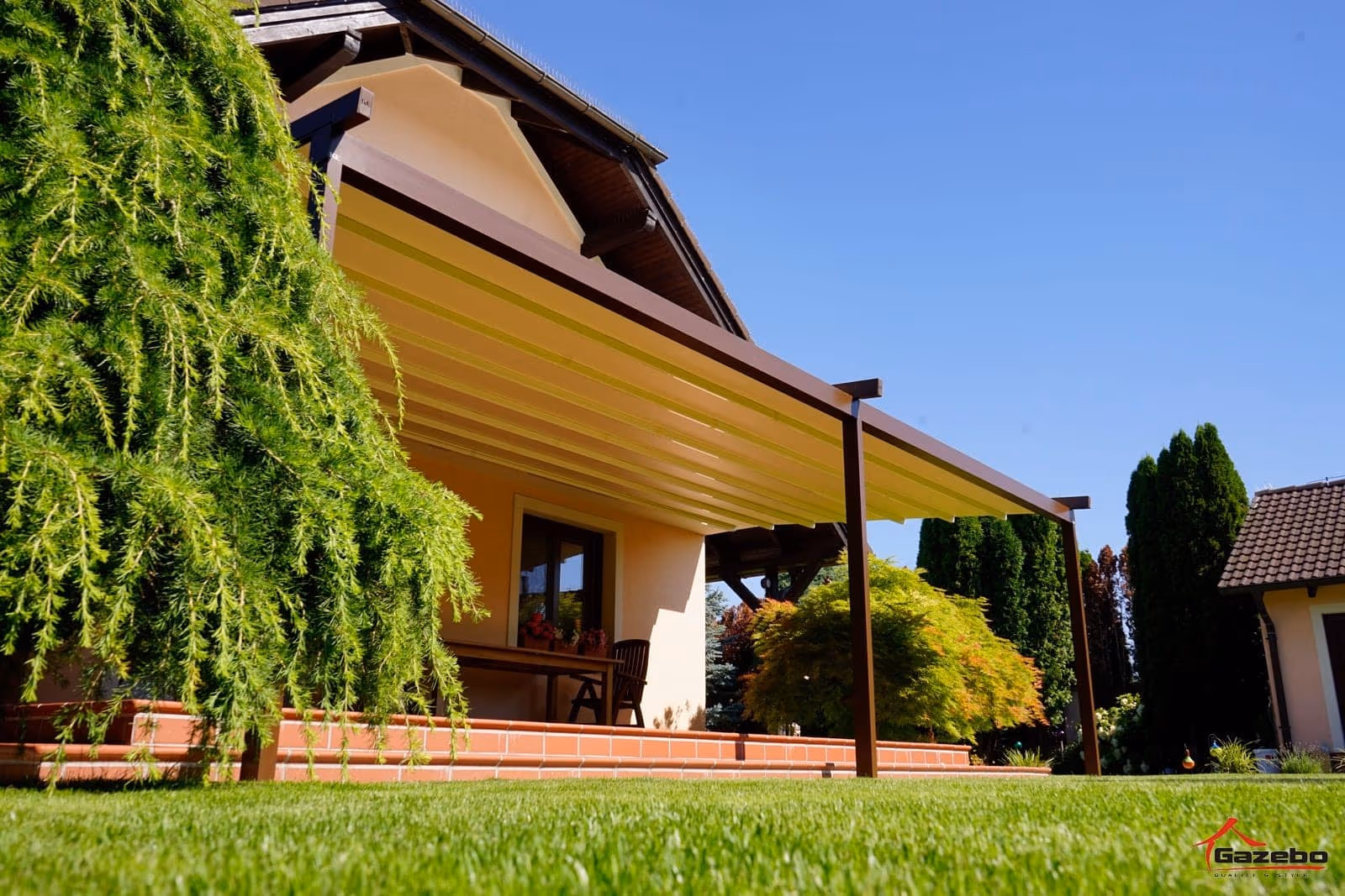 Solaris pergola behúzott tetővel