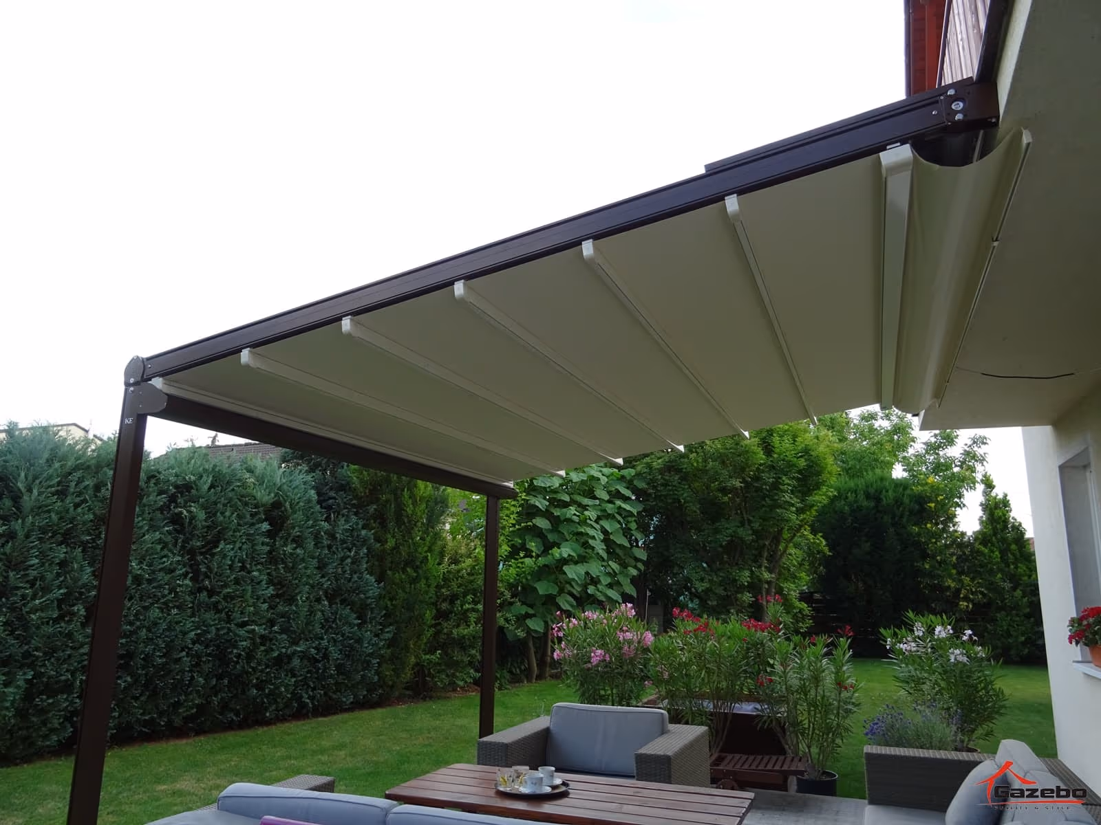 Solaris alumínium pergola terasz fölött