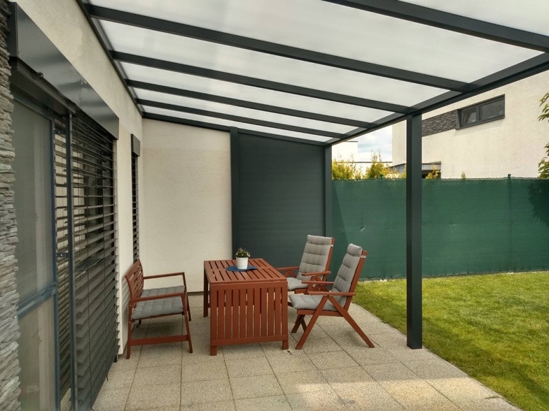 Basic Class pergola polikarbonát tetővel közelről