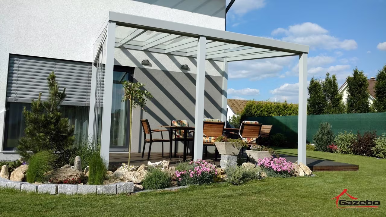 Fehér Top Class pergola kerti étkező fölött