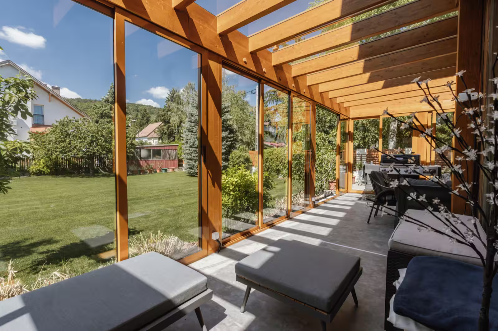 A Wood Garden Milano télikert masszív, rétegelt ragasztott fa szerkezetének részlete