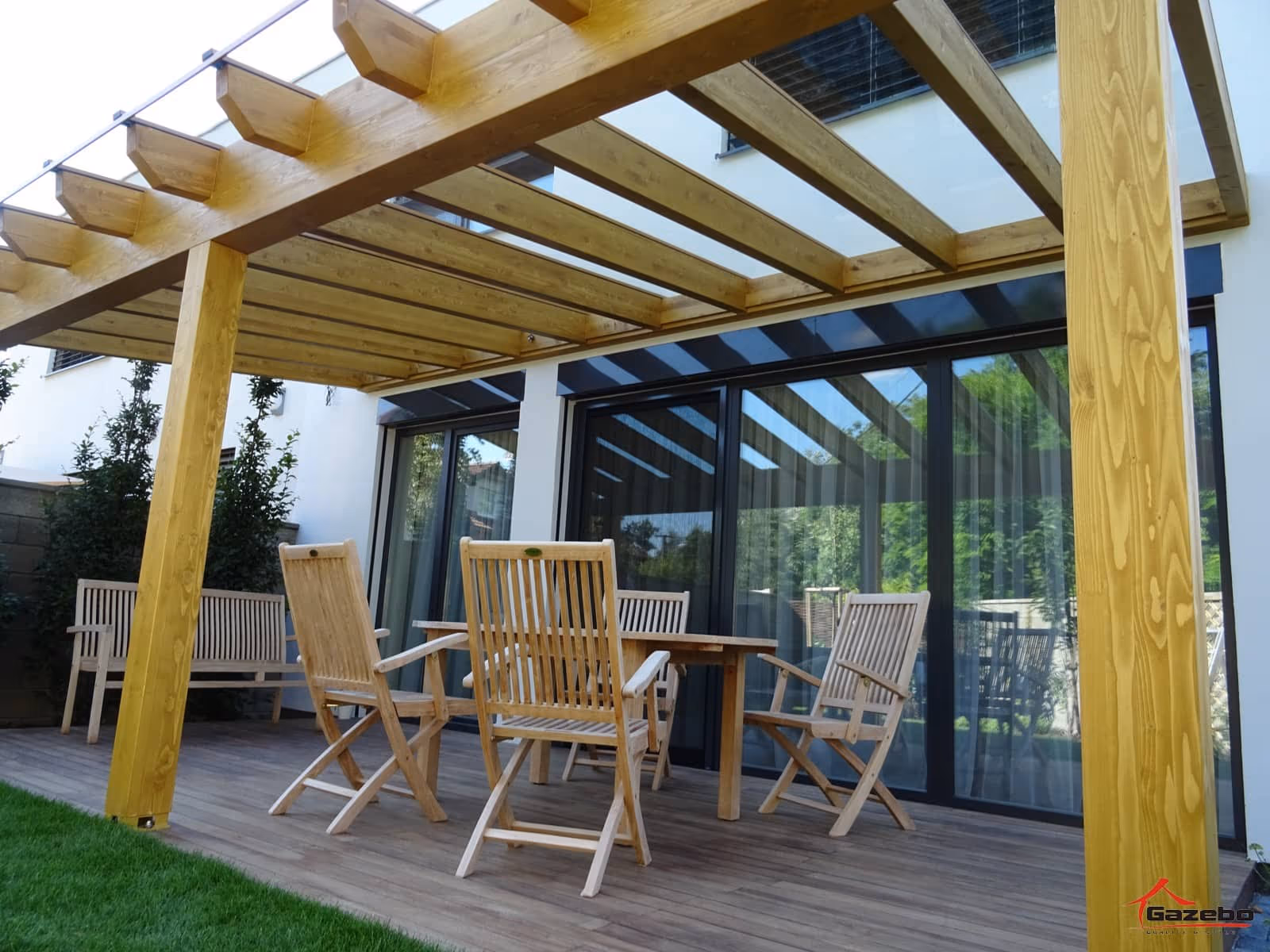 Kartago fa pergola letisztult sarkokkal, látható merevítők nélkül
