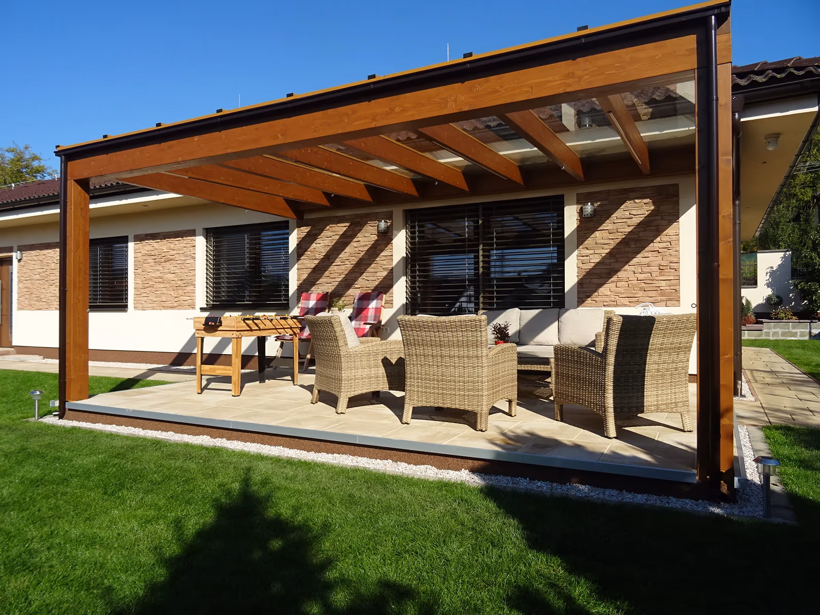 Miláno fa pergola fedett kerti pihenőként