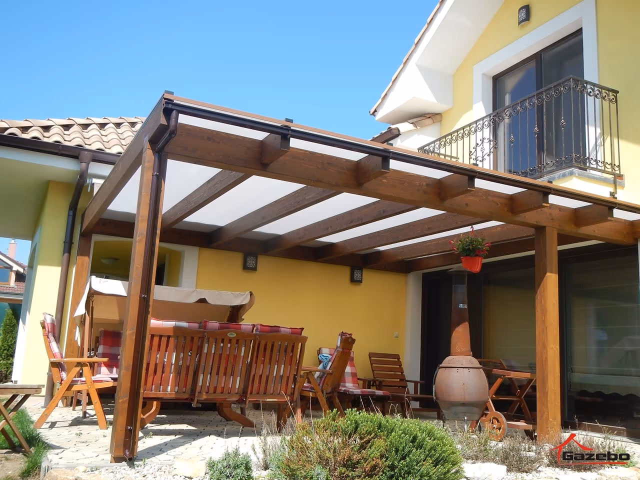 Precíz CNC-kötések a Fenix fa pergola vázán