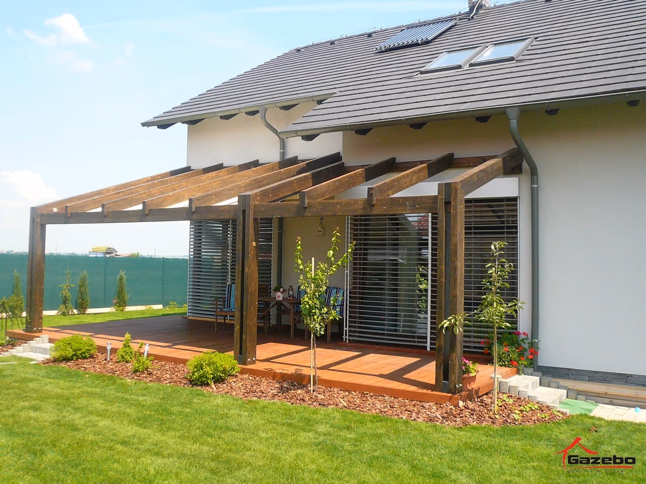Rio fa pergola egyedileg tervezve egy családi ház teraszához